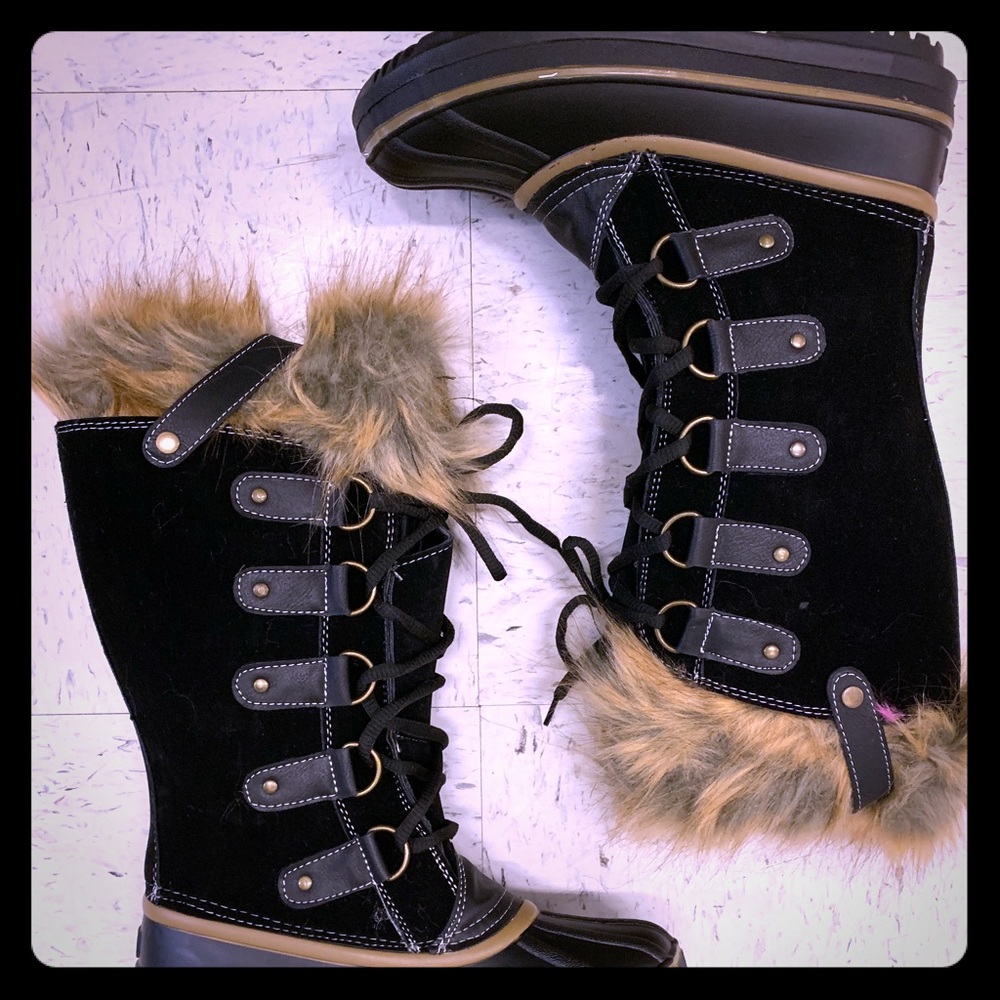 Women’s cold weather faux fur duck style boot. - Picture 2 of 6